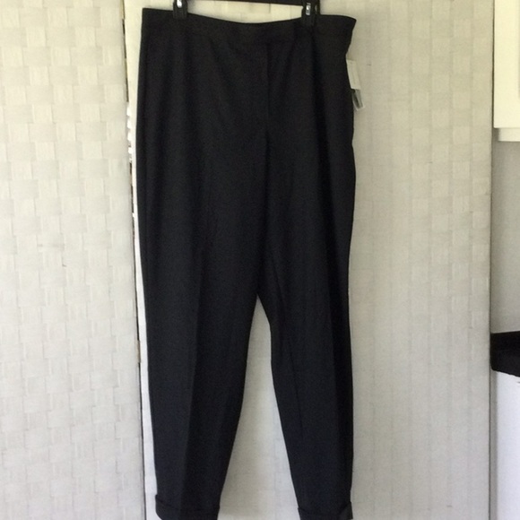 Woman’s Lizgolf pants size 16 color black pants have cuffs New #493 - Picture 1 of 7